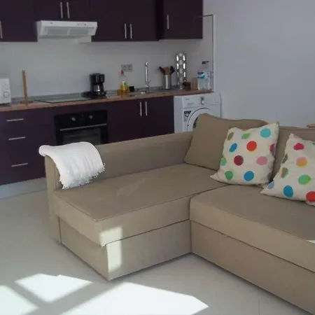 La Caleta Sleeps 6 Wifi Daire